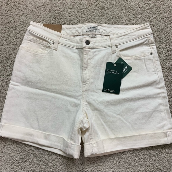 L.L. Bean Shorts Nwt Womens Ll Bean White 912 Favorite Fit Cuffed